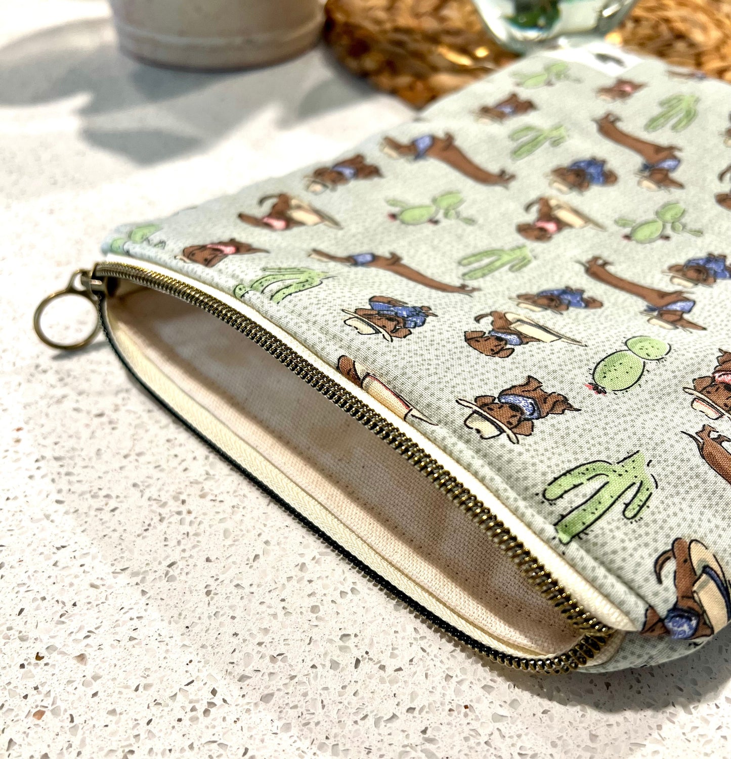 Dachshund small book sleeve with zipper, handmade quilted cotton, 11" x 8", dog pattern, protects books and kindles.